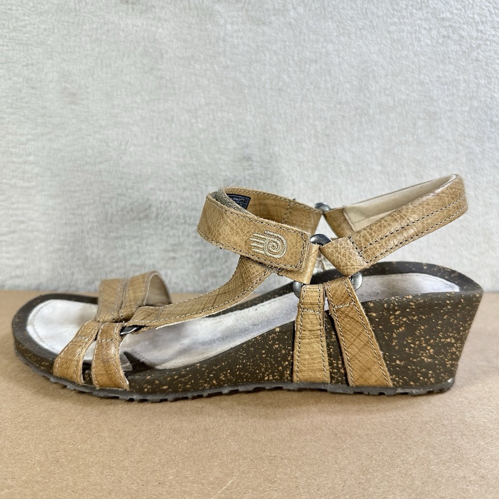 Teva Ventura Sandal 9.5 Beige Leather Wedge Shoe Strappy Adjustable Comfort